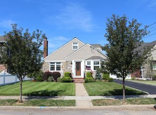 17 Duncan Pl, Oceanside, NY 11572