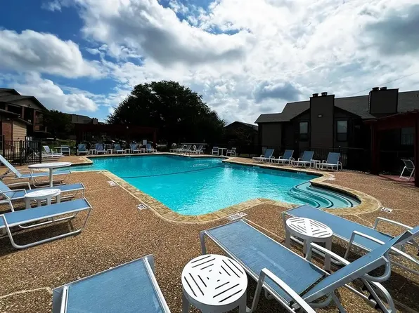 Valley Creek Apartments