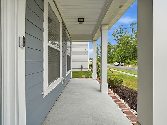 5th image of 5049 Duxbury Rd