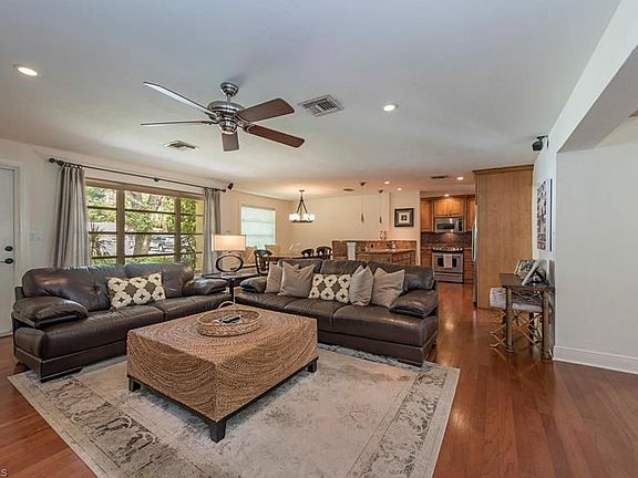 3rd image of 1115 Diana Ave