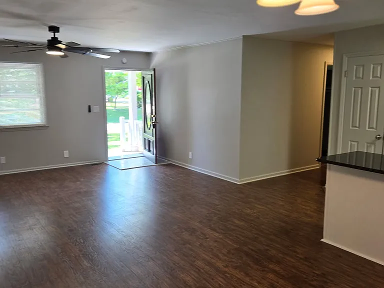 Living/Dining Areas