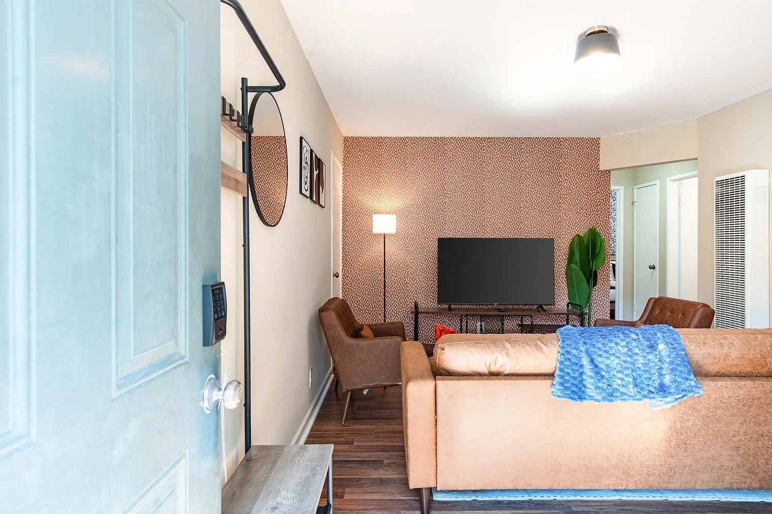 2 bed, 1.0 bath, 990 sqft, $5,019 — Photo 3