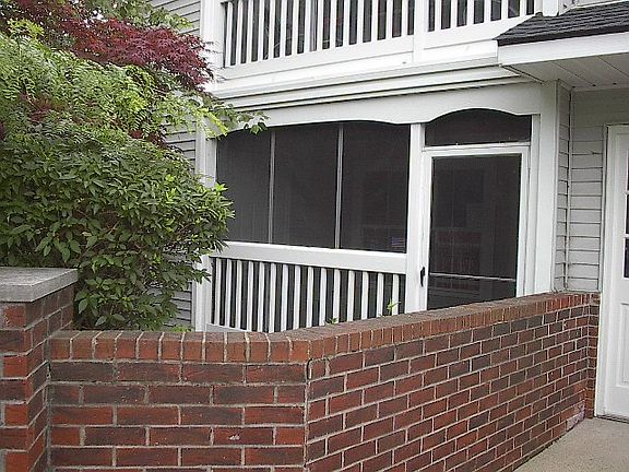2nd image of 607 Curzon Ct