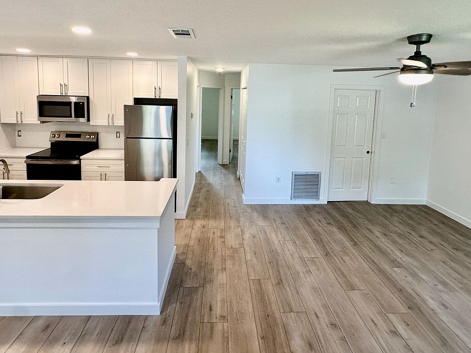 Open Kitchen / Living Room