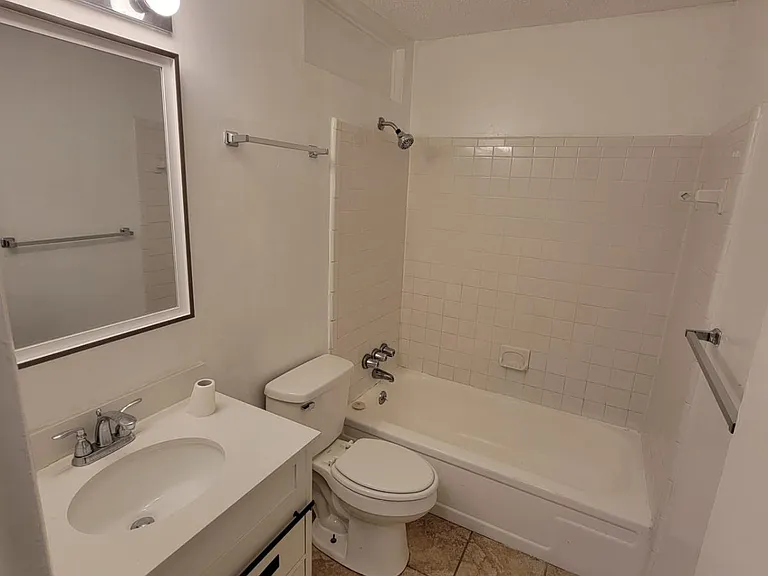 2871 Glenn Hills Cir #B — Photo 11