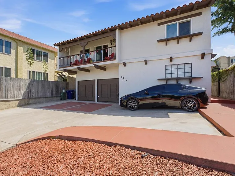 4355 Rialto St #7 — Photo 11
