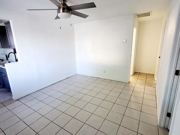 2306 S Walnut Ave — Photo 6