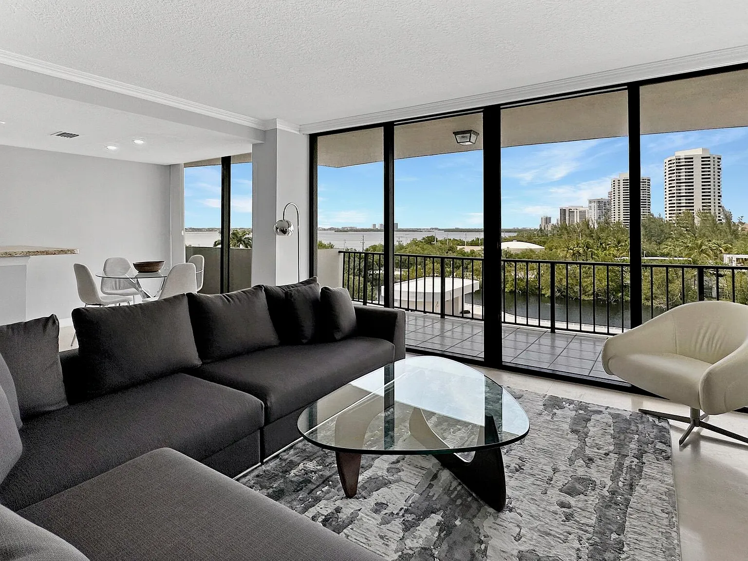 2 bed, 2.0 bath, 1210 sqft, $6,000 — Photo 4