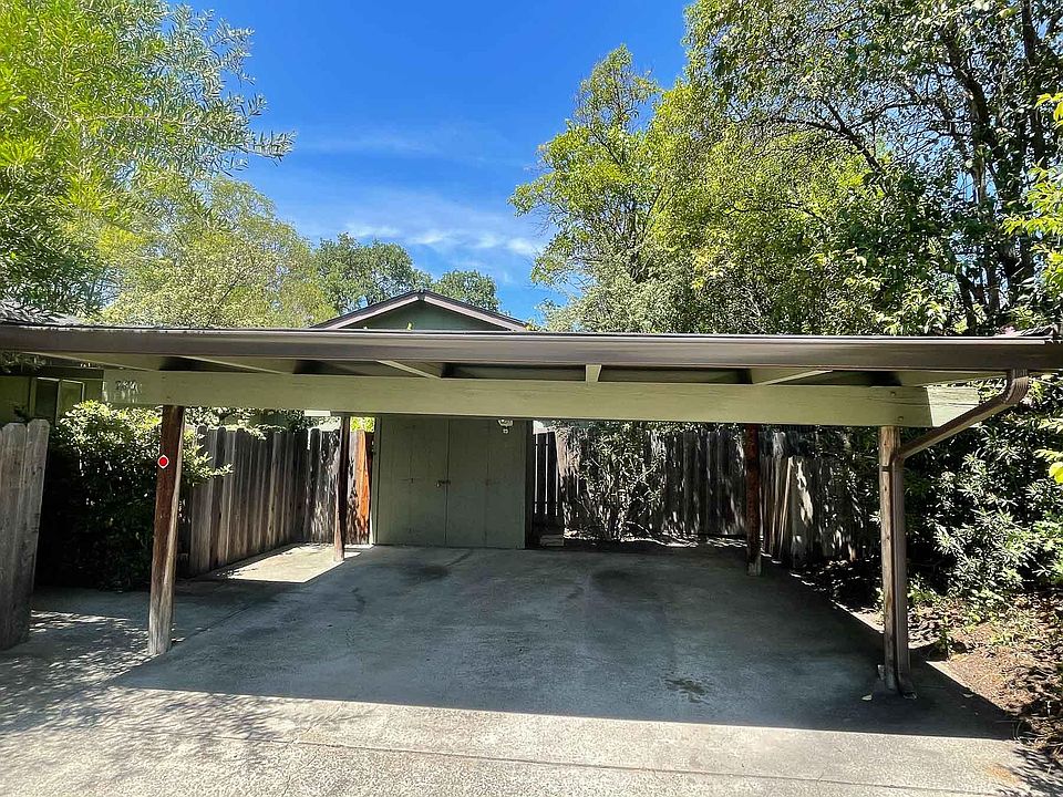 Carport with 2 parking spaces