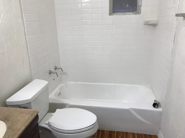 2337 Greenwood St — Photo 16