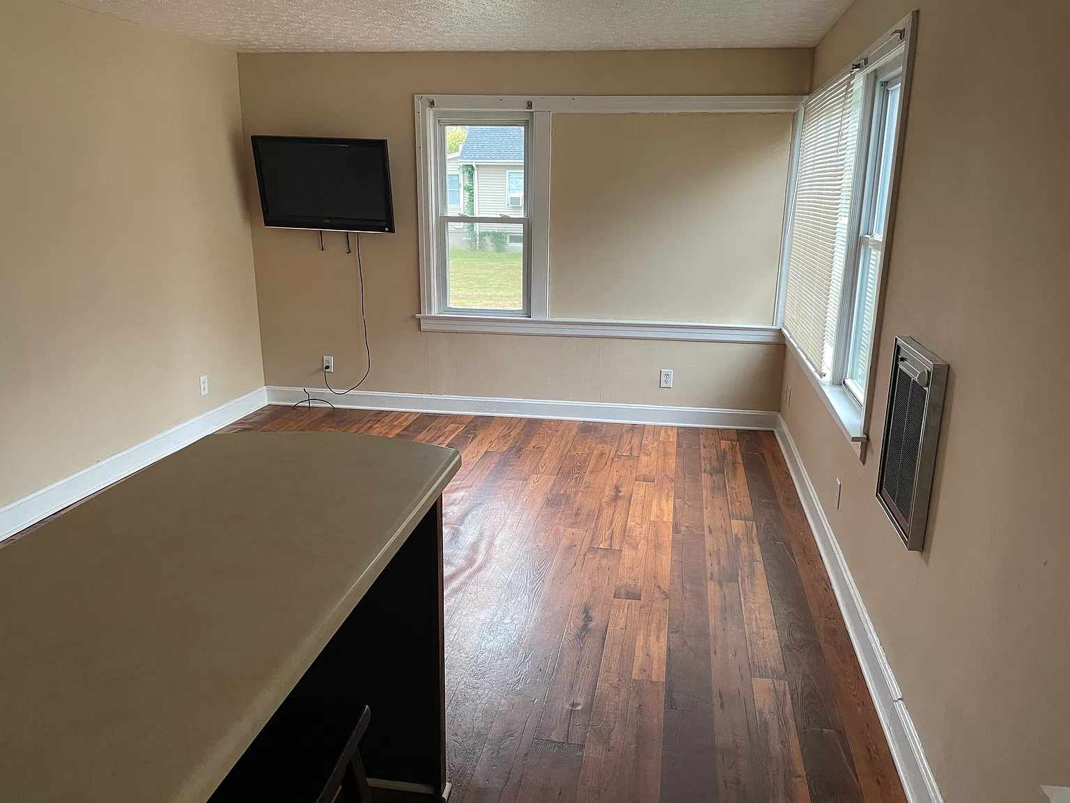 Studio, 190 sqft, $475 — Photo 2