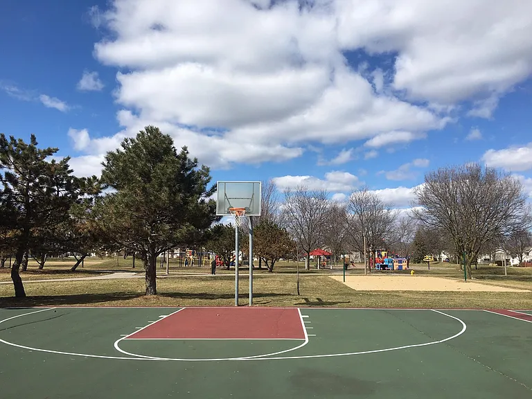 Cynthia T Peterson Park: Basketball Courts