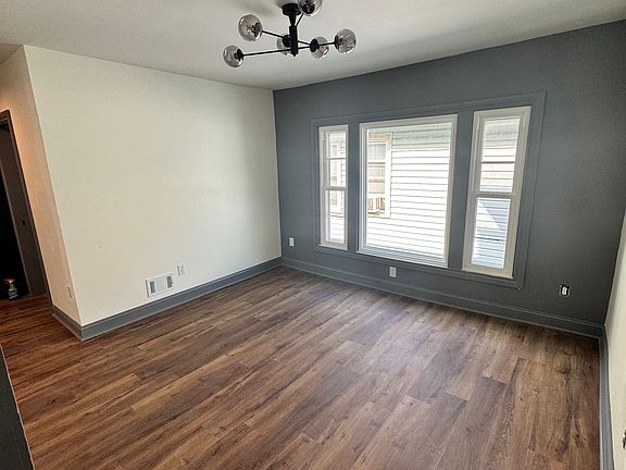 4th image of 106 Roanoke Pkwy #2