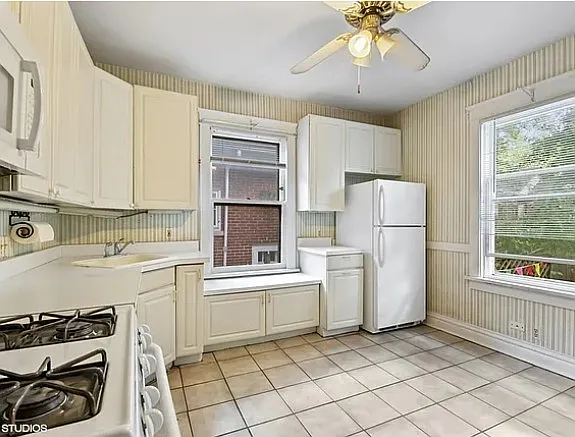 2146 Asbury Ave — Photo 1