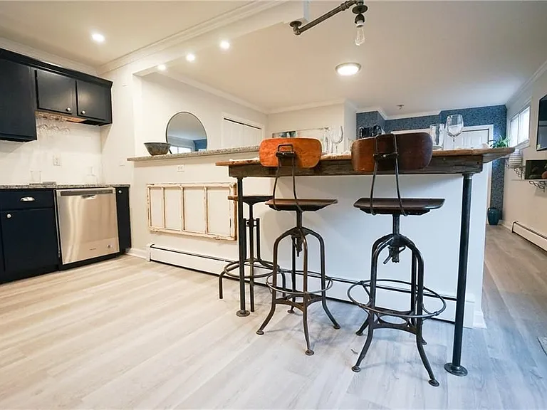 603 Thames St #1 — Photo 10