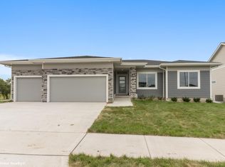 60 Bailey Cir, Waukee, IA 50263