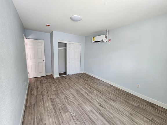 4th image of 5631 Belleview Ave