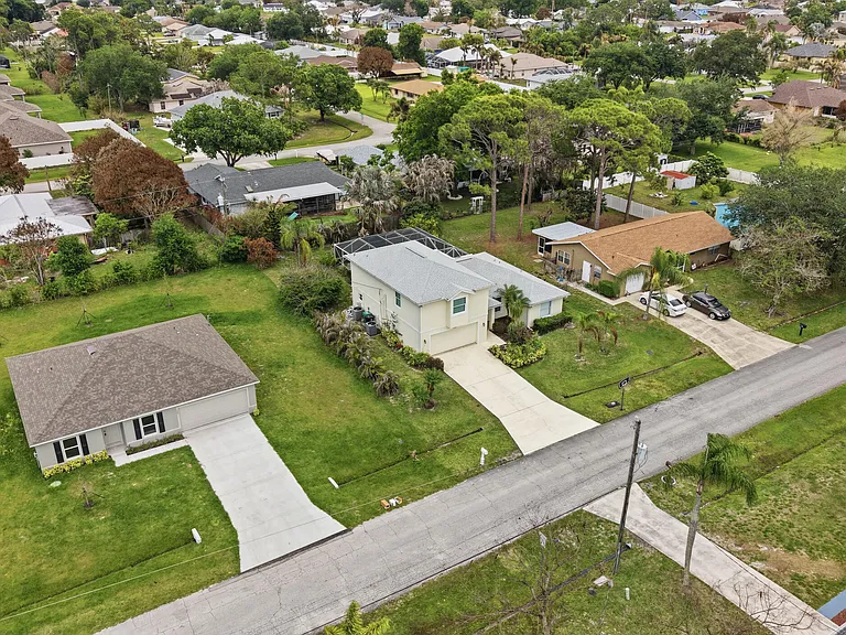 1707 SE Manth Ln — Photo 33