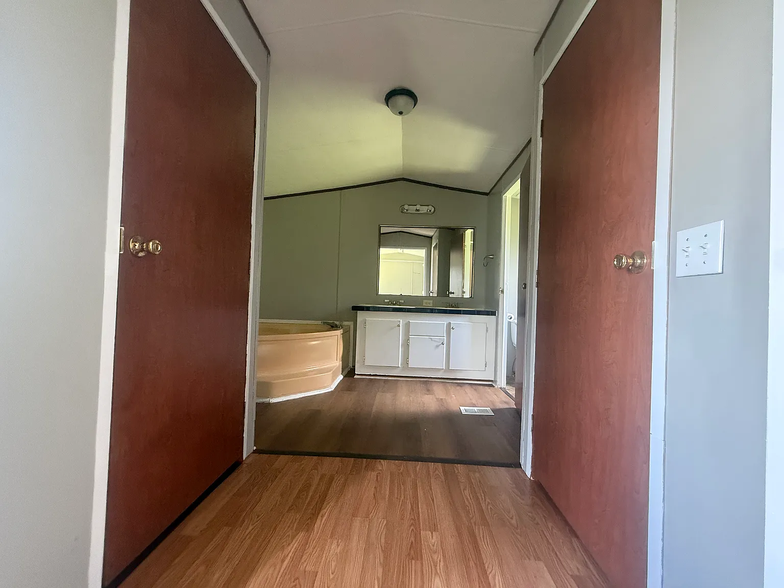 3 bed, $895 — Photo 2