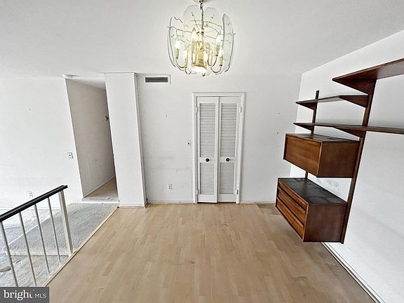 4th image of 3601 Clarks Ln Unit 506