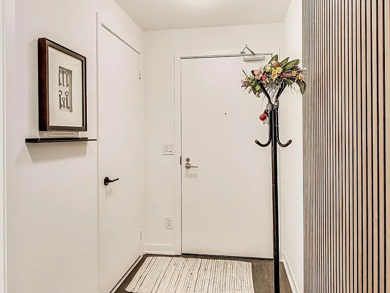 185 Alberta Ave #1210 — Photo 2