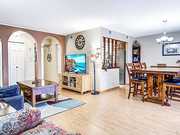 4th image of 4114 W 99th St APT D