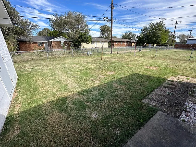 4313 NW Hoover Ave — Photo 21