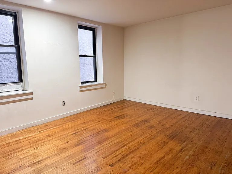 1136 Pine St #302 — Photo 2