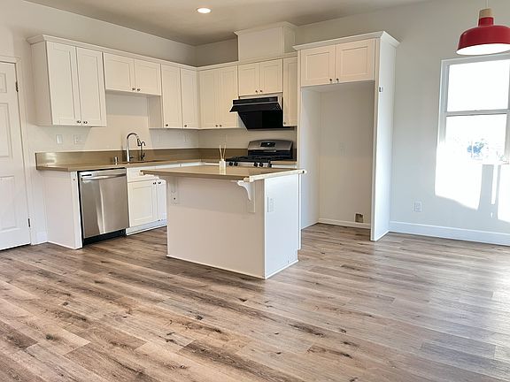 5th image of 4491 Lilac Cir