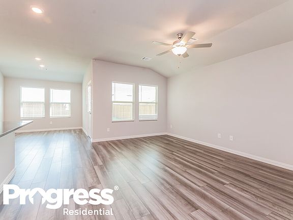 3rd image of 6111 Tawakoni Ln