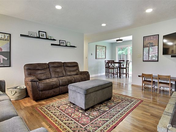 5th image of 1025 Marshall Drive SE