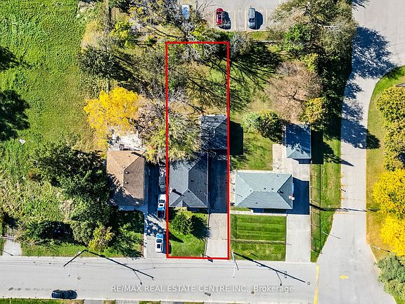 3rd image of 3066 Cook St