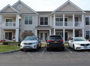 818 Saratoga Ln, Fishkill, NY 12524