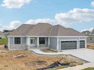 1701 White Deer Trl, Waukesha, WI 53189