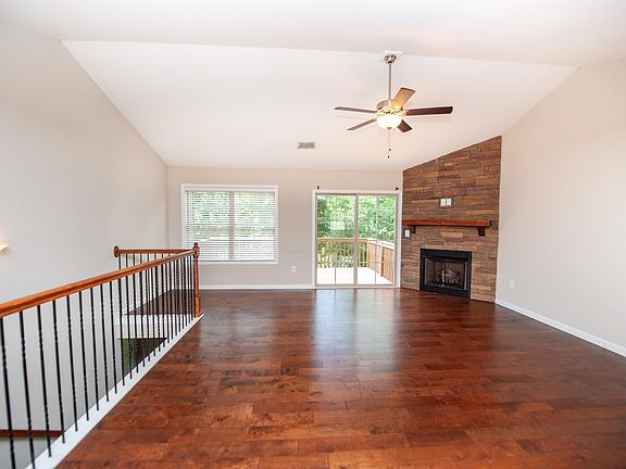 4th image of 121 Albus Dr