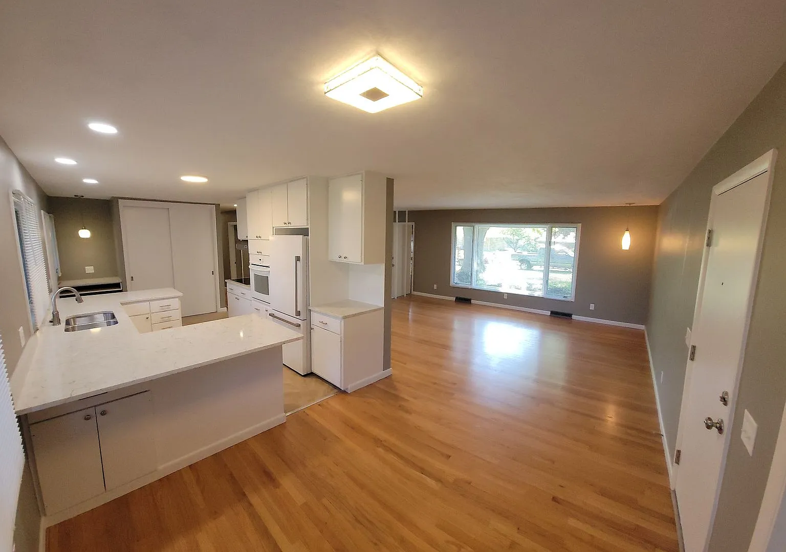 Spacious 3-Bedroom Home with Large Deck — Photo 3