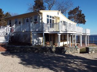 120 Sakonnet Dr, Portsmouth, RI 02871