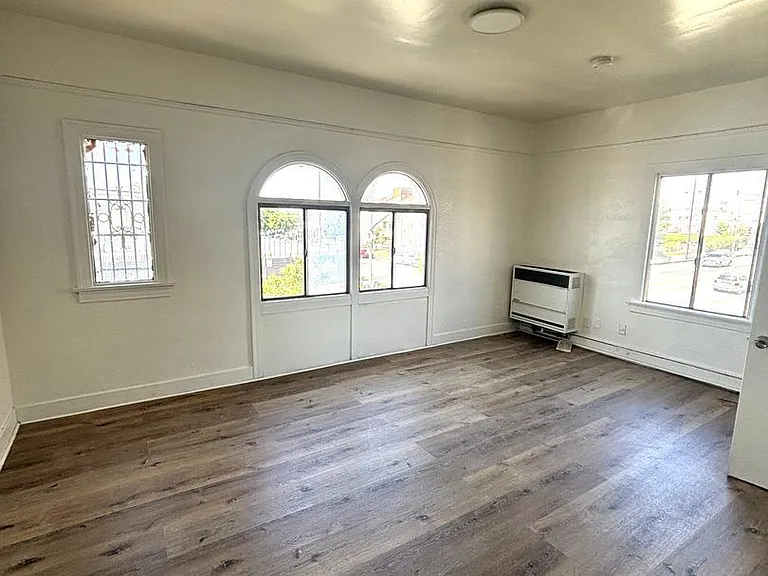 5606 S Figueroa St #9A — Photo 3