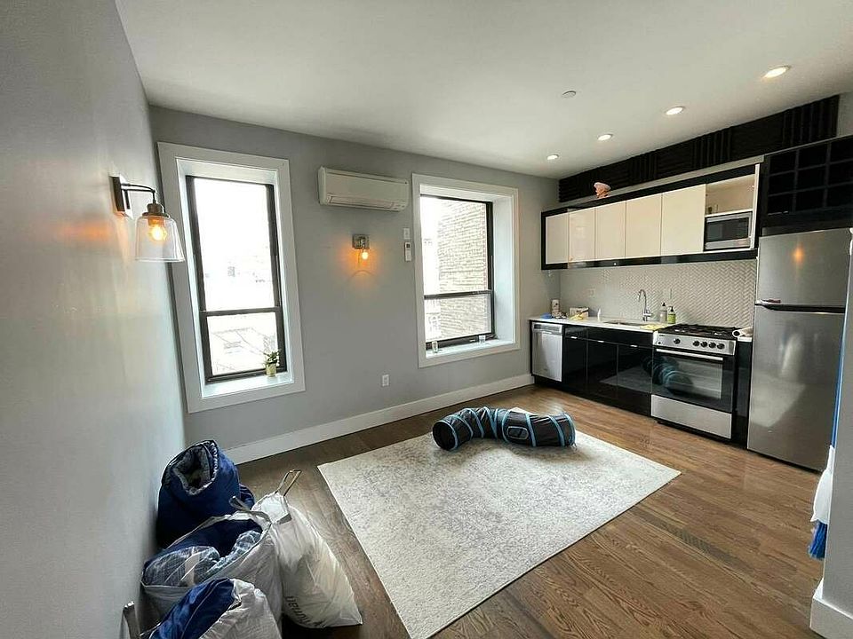 1st image of 162 Woodruff Ave APT 3B