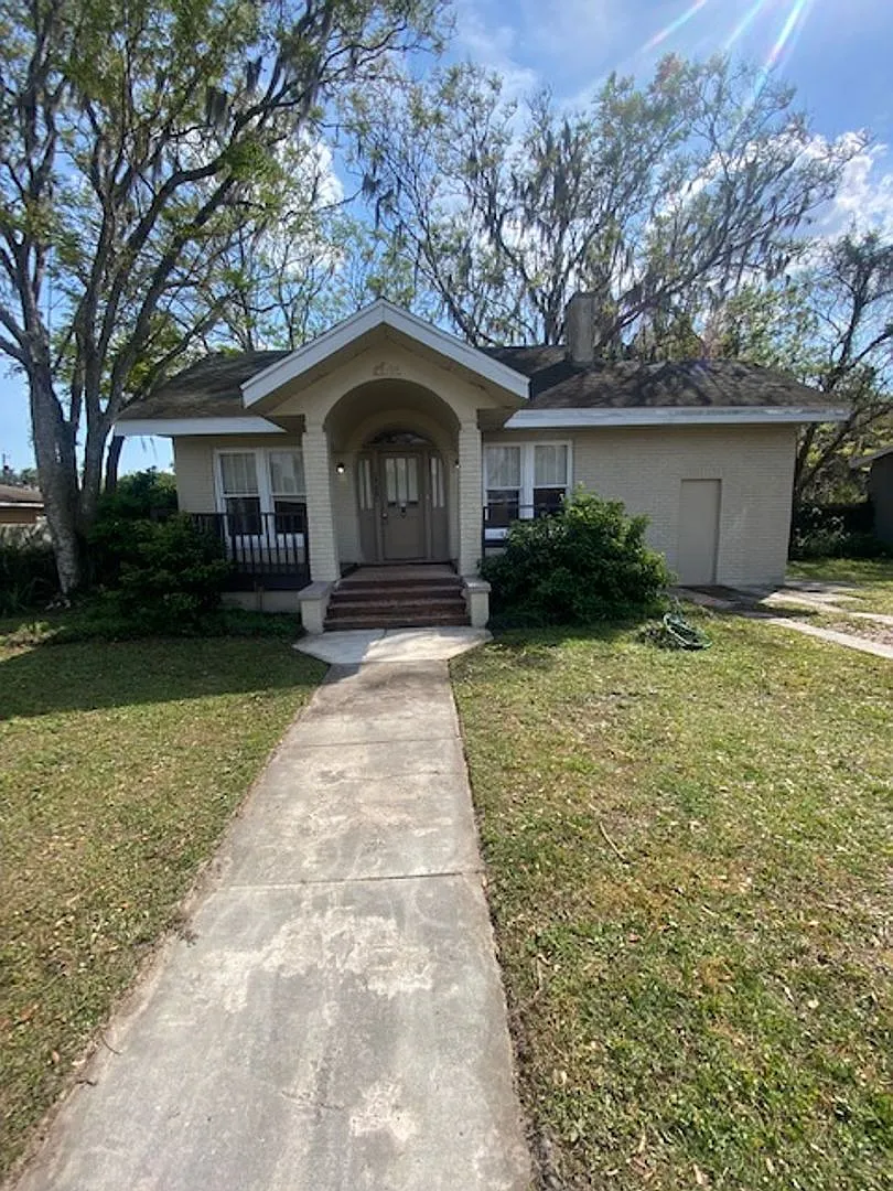 3 Bed 1 Bath Home | Pet Friendly | Washer Dryer Hook Ups & Central Air | Section 8 Welcome — Photo 2