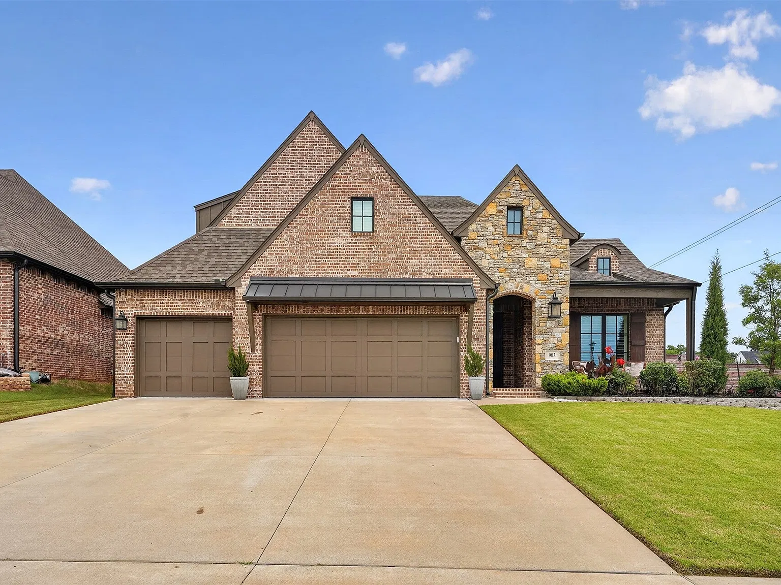 4 bed, 3.5 bath, 3102 sqft, $5,000 — Photo 2