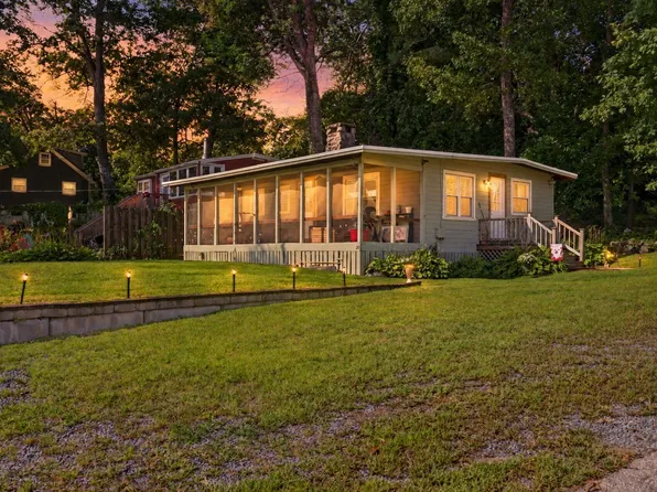 29 Central Ave, Lakeville, MA 02347