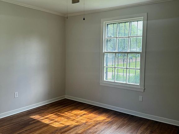 4th image of 8 Oakwood Ln
