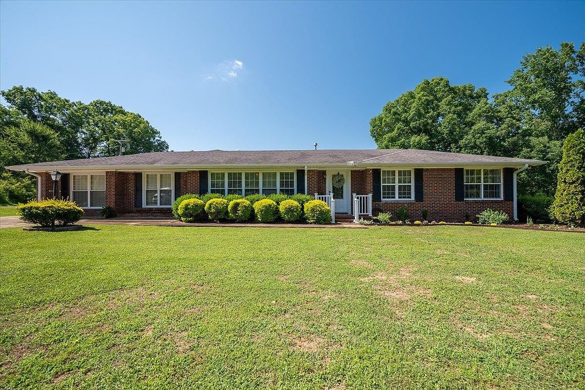 348 McGraw Cir — Anderson Creek Golf Course