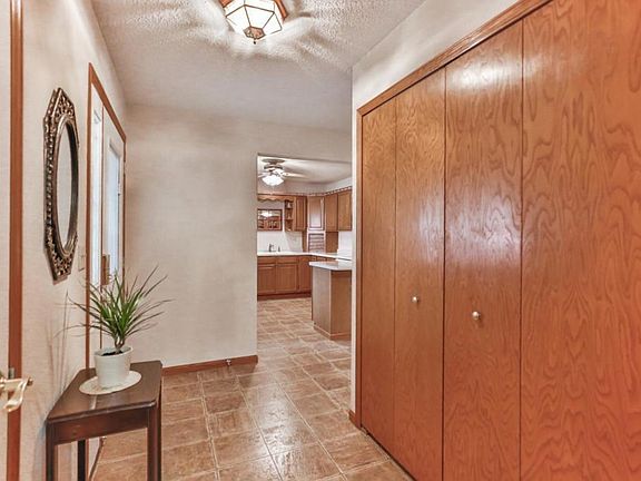5th image of 1095 Riverwood Ct