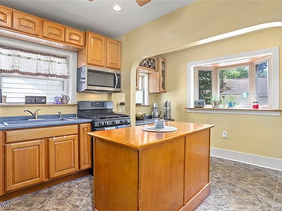 4th image of 363 Highland Ave