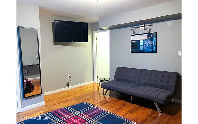 Rented by Lofts and Flats LLC | media 28