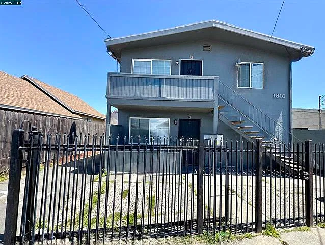 2 bed, 700 sqft, $2,200 — Photo 2