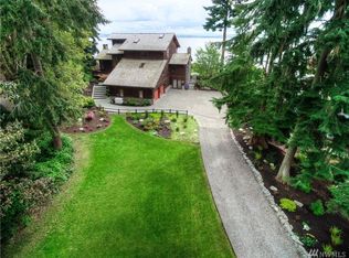 10654 NE Manor Ln, Bainbridge Island, WA 98110