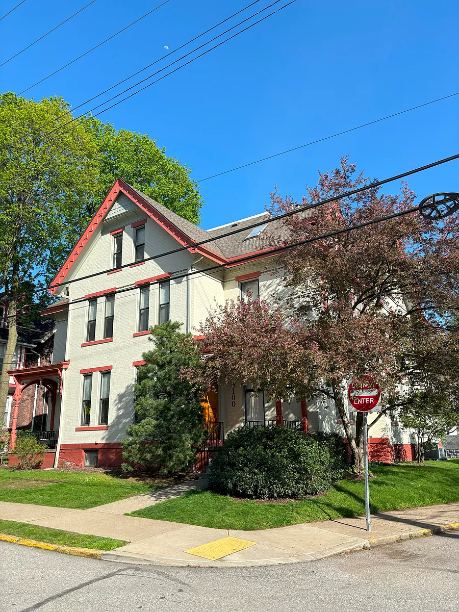 Building Photo - 6100 Walnut St #11